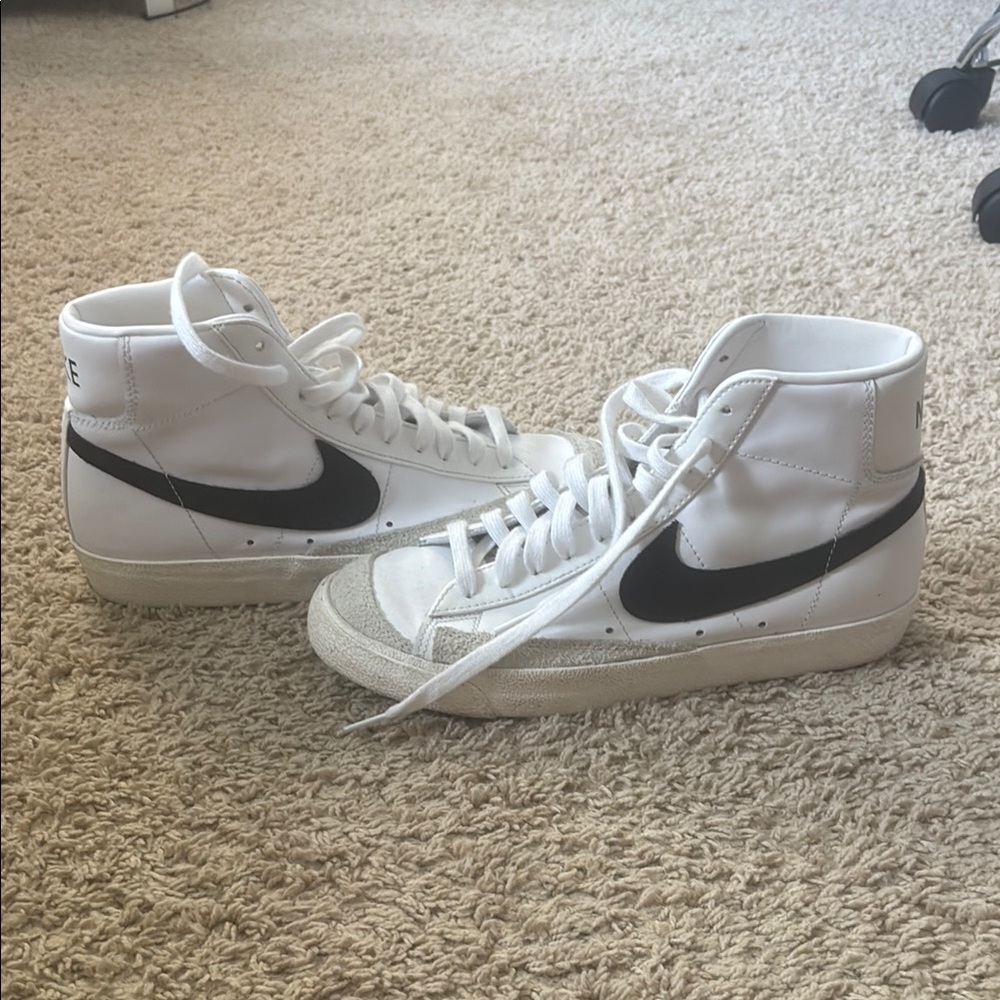 Nike White and Black High-Tops
